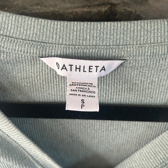 EUC Athleta Uptempo Ribbed Henley - Picture 4 of 4